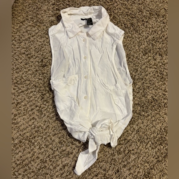 White half-cut button-up top from Forever 21 in size Small - Picture 1 of 2